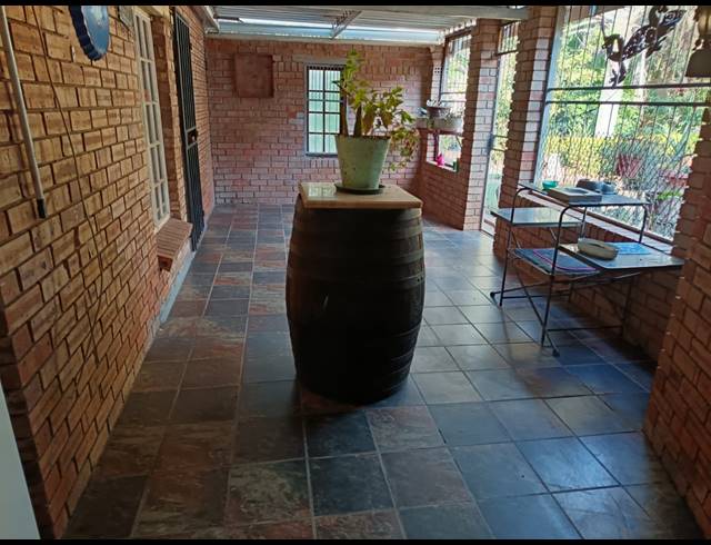 6 BEDROOM HOUSE FOR SALE IN CASHAN